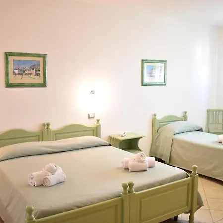 Ampurias Hotel 3*